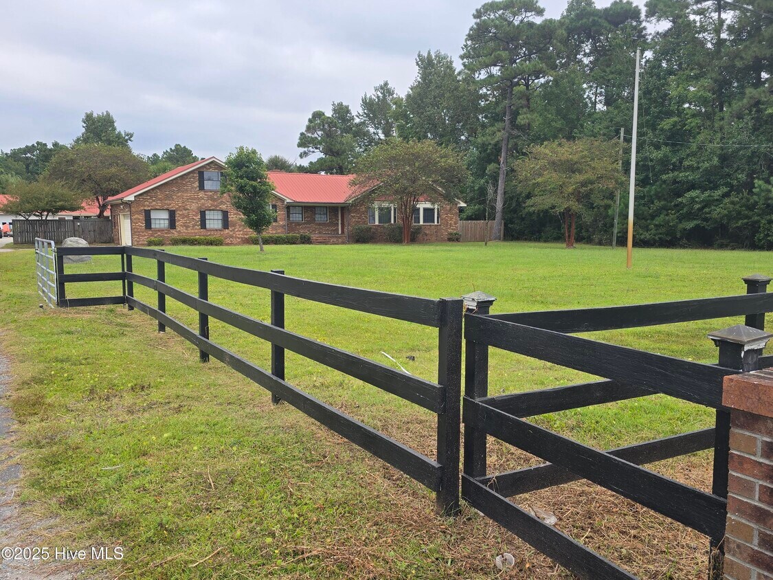 Foto principal - 5919 Sidbury Rd