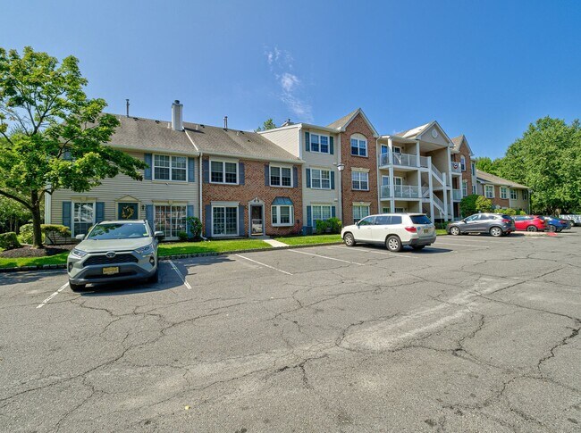 Foto del edificio - 96 Versailles Ct
