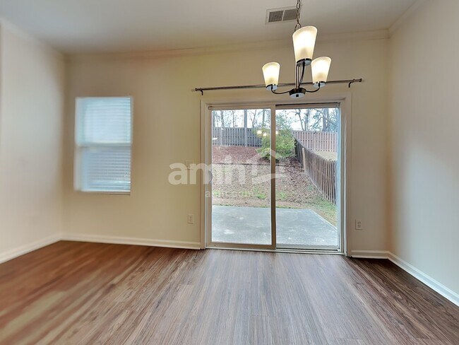 Foto del edificio - 2065 Tanners Mill Dr