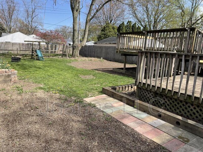 Foto del edificio - 1044 Birch Ave