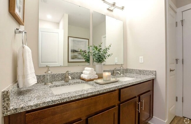 Building Photo - Heritage Square