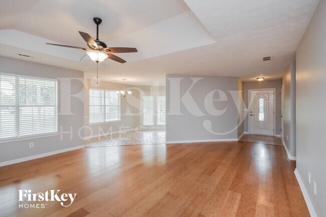 Foto del edificio - 170 Falcon Ridge Dr