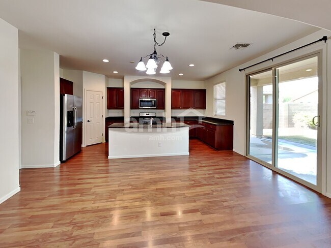 Building Photo - 18012 W Sunnyslope Ln
