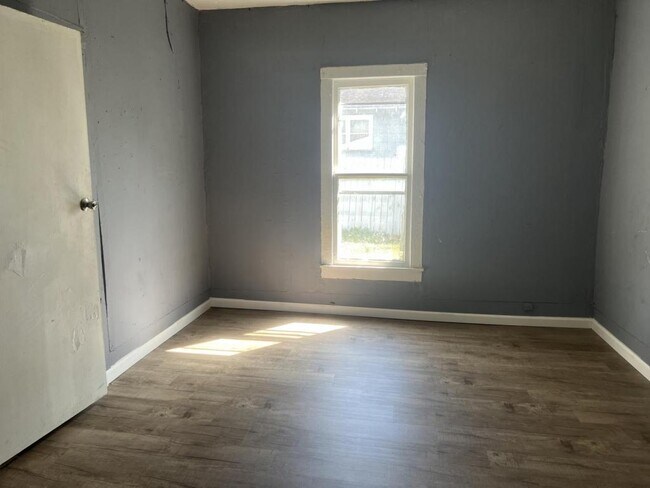 Foto del edificio - 330 N Spring St
