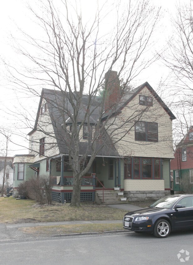 Building Photo - 15 Bartlett Ave