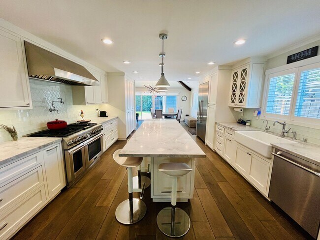 Foto del edificio - Stunning 3 Bed 2 Bath Downtown Sunnyvale w...