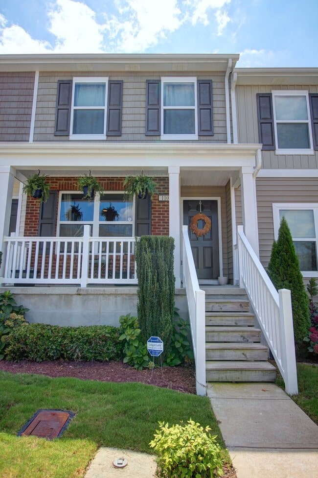 Building Photo - 100 Stratford Lakes Dr
