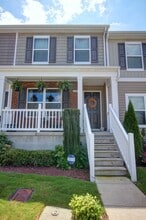 Building Photo - 100 Stratford Lakes Dr