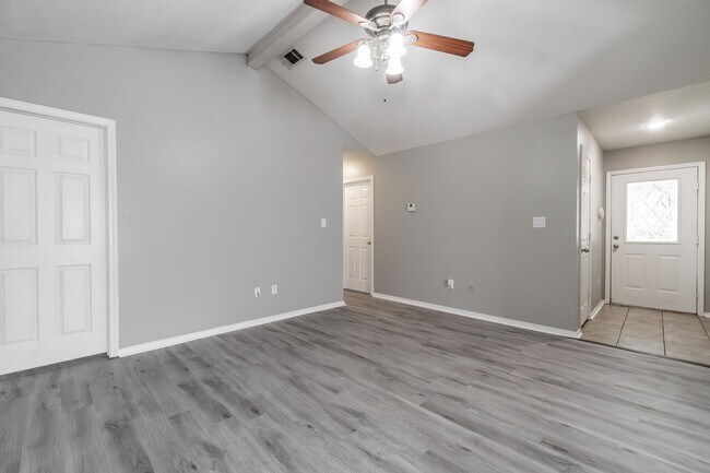 Foto del edificio - Freshly Updated 3 Bed, 2 Bath Home in Fort...