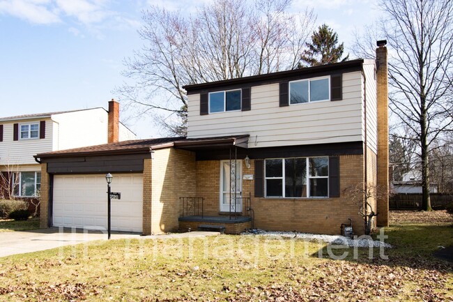 Building Photo - LARGE 3 BED/1.5BATH SINGLE FAMILY HOME WIT...