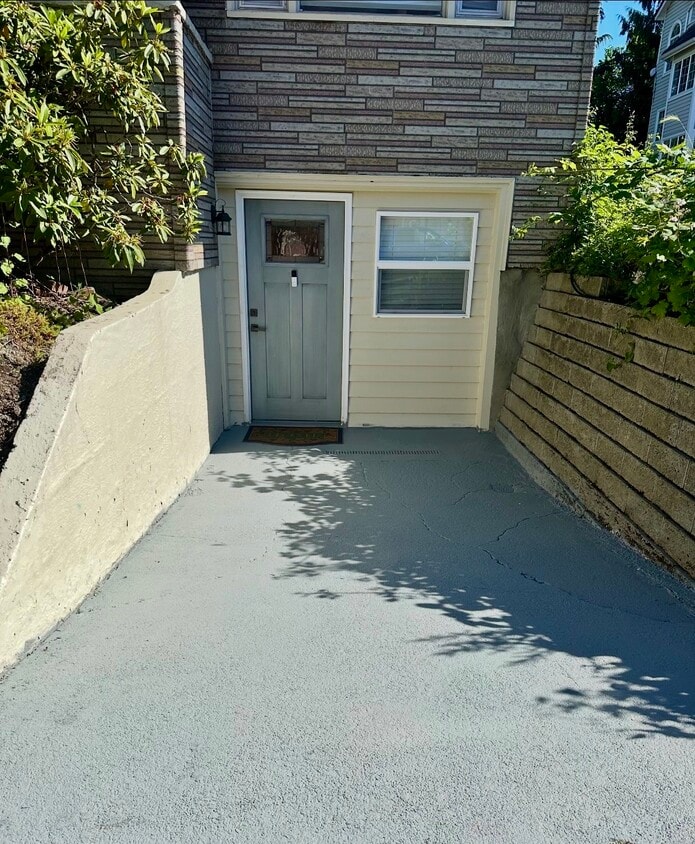 Photo - 551 NE 65th St (Seattle, WA)