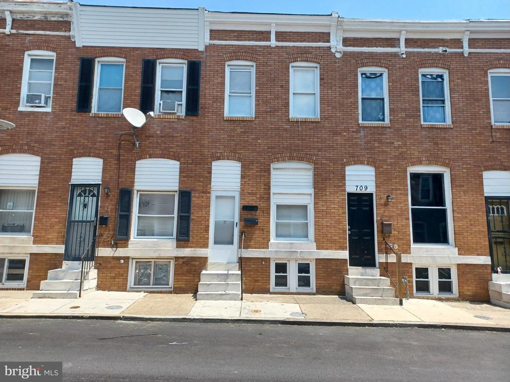 Primary Photo - 711 N Streeper St