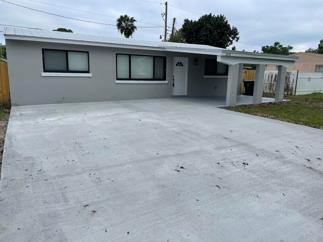 Foto principal - 2078 Bonnie Dr