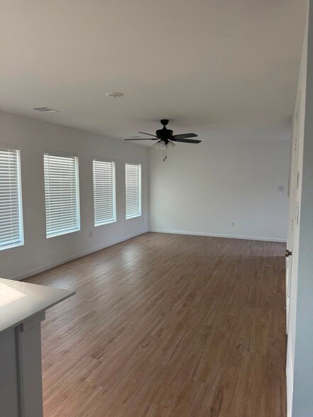 Foto del edificio - 3115 Savannah Rose Dr