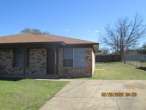 Building Photo - 2029 Brandi Ln