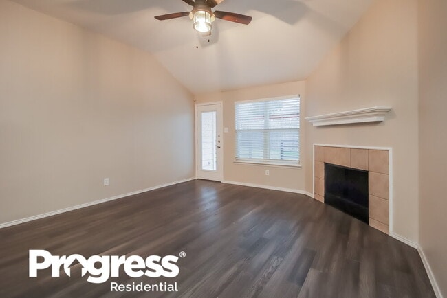 Building Photo - 912 McKavett Dr