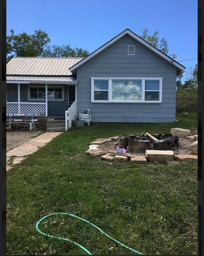 Primary Photo - 3 bedroom farmhouse