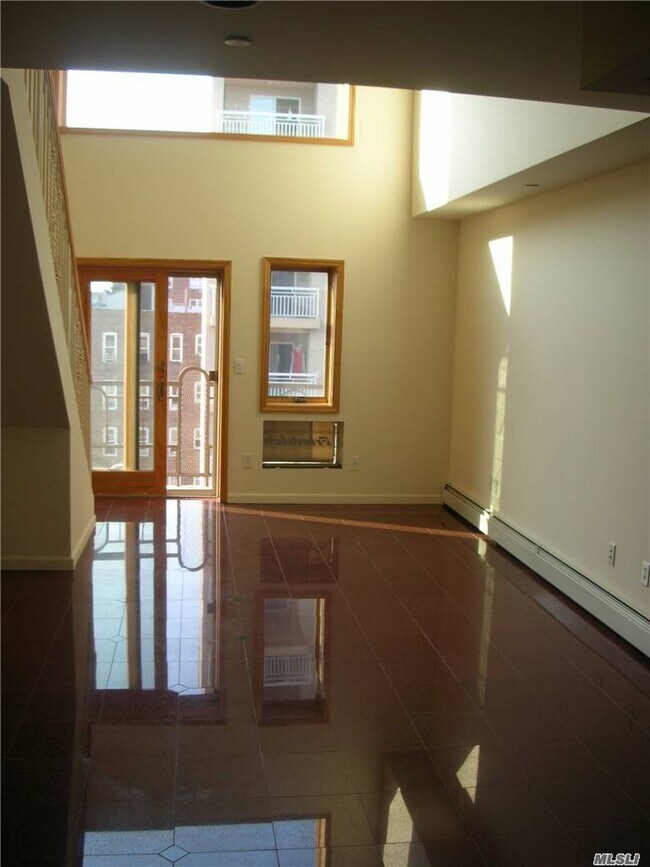 Foto del edificio - 140-26 Cherry Ave