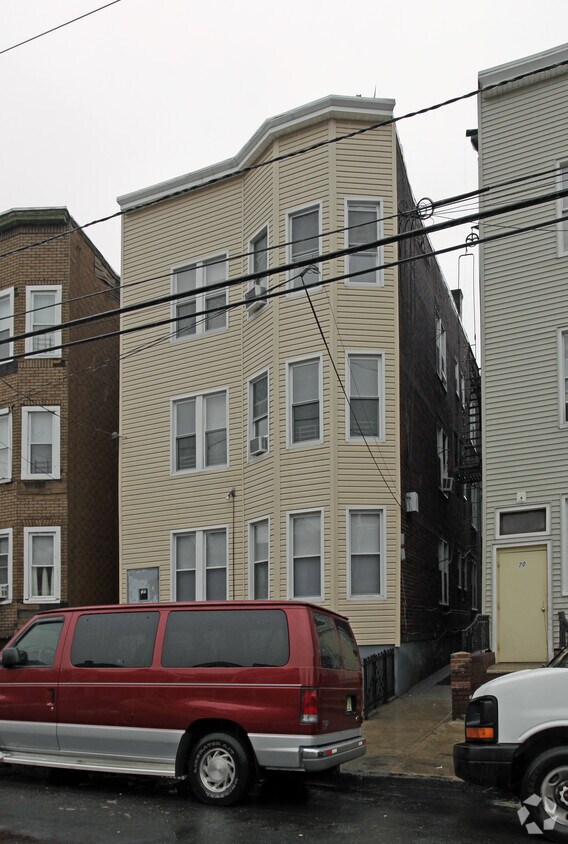 Building Photo - 72 Sherman St