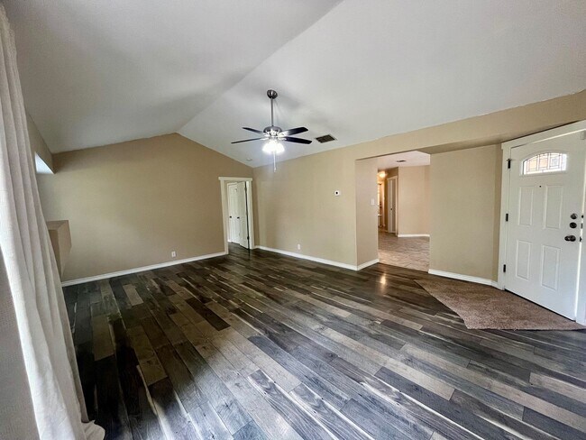 Foto del edificio - 3/2/2 Single Story Hidden Gem ~ Convenient...