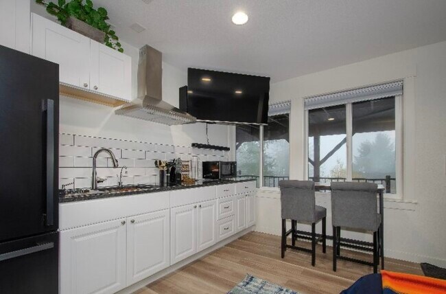 Foto del edificio - 645 SW 83rd Ave