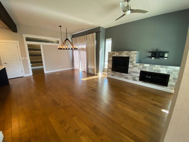 Foto del edificio - Beautiful 4 Bedroom home in Central Park N...