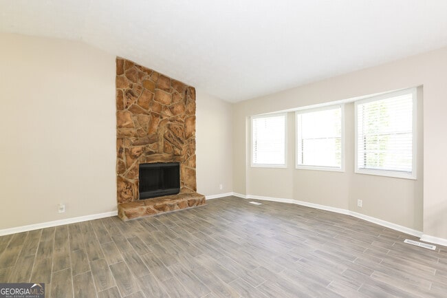 Building Photo - 1576 Ember Cir SW