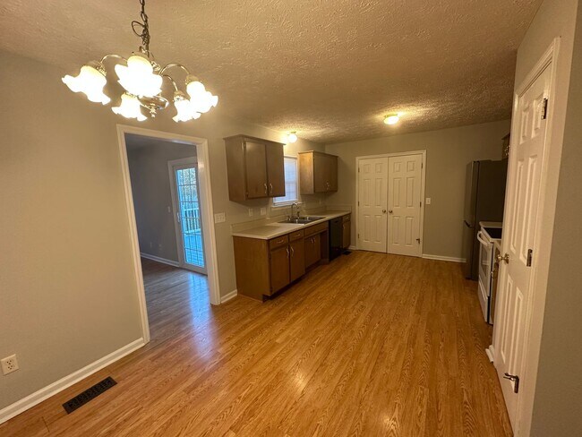 Building Photo - Beautiful 4 Bed 3 Bath Home in Murfreesboro