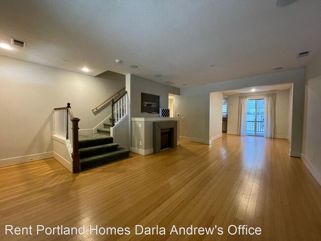 Building Photo - 3 br, 2.5 bath House - 617 SW Trillium Cre...