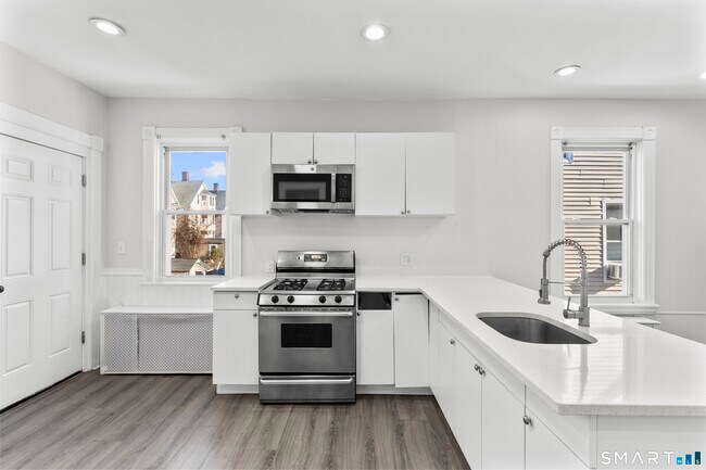 Building Photo - 394 Gregory St