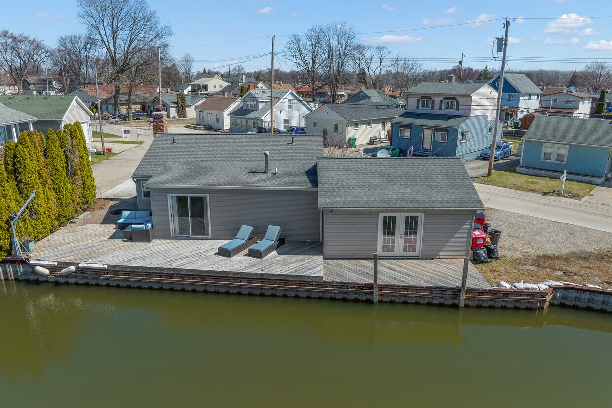 37899 Maplehill St, Harrison Township, MI 48045 House Rental in