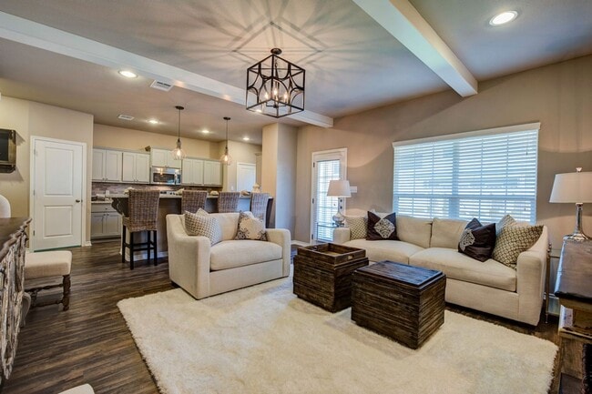 Foto del edificio - Available August 2026! Gorgeous Townhome Just Minutes to Campus at The Revelry!