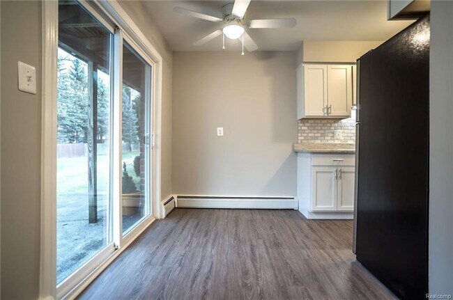 Building Photo - 2155 Decker Rd