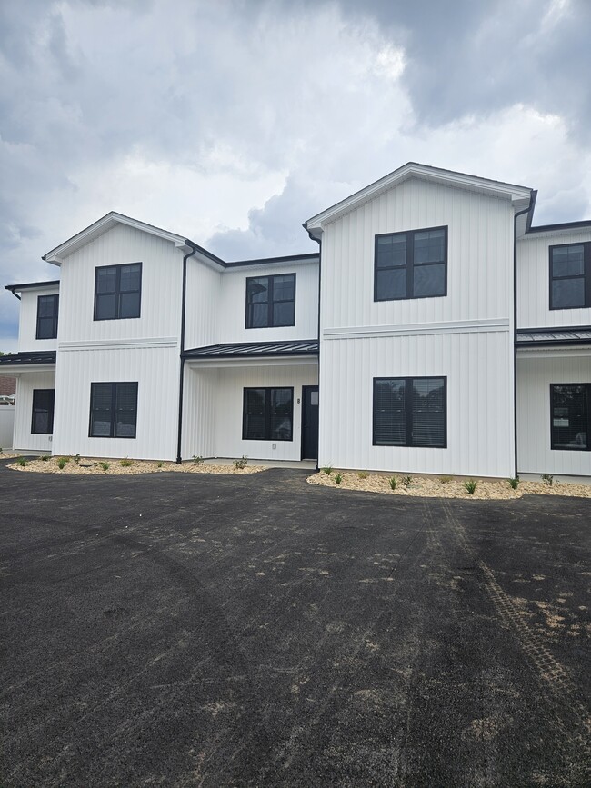 Building Photo - 77 Shelor Dr