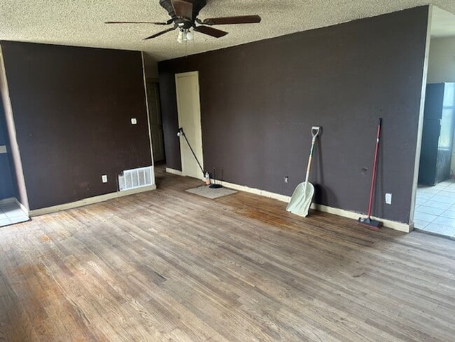 Foto del edificio - 4409 S Travis St