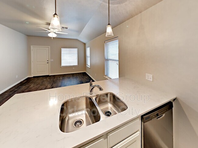 Building Photo - 417 Summit Ridge Dr
