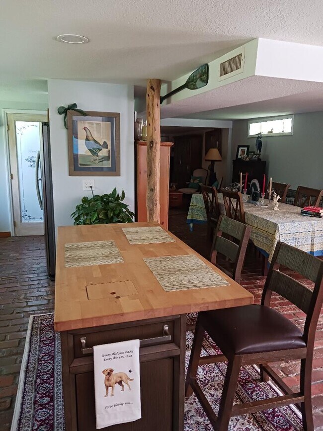 Foto del edificio - 451 Charlie Dr