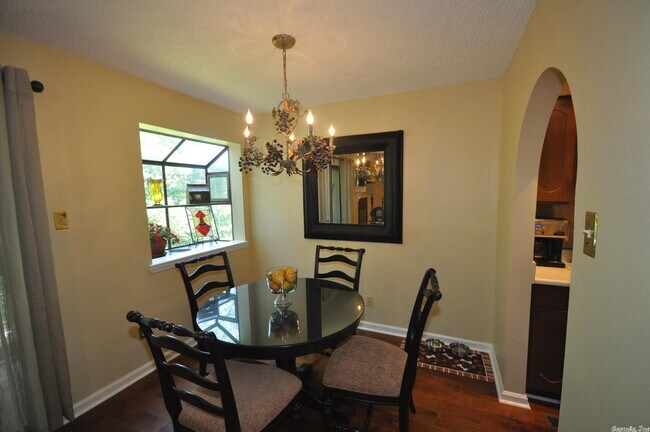 Foto del edificio - 301 Kings Row Dr