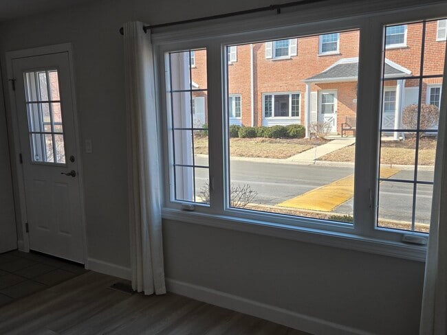 Building Photo - 2136 Rugen Rd