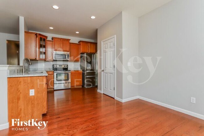 Building Photo - 304 Country Trail Dr