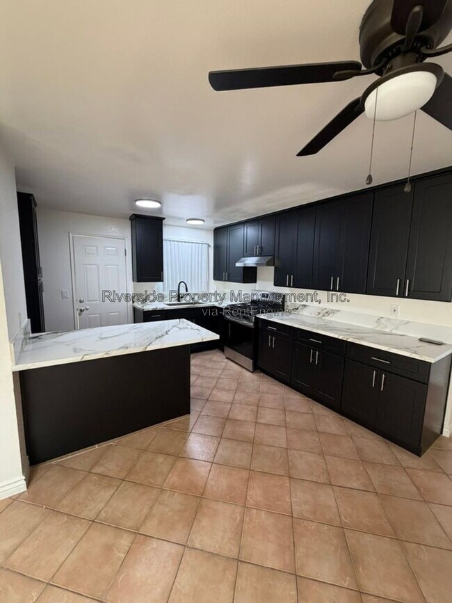 Foto del edificio - 4500 Sutton Pl