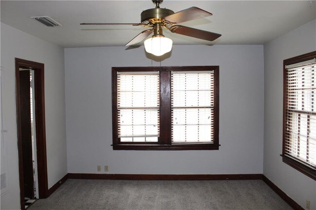 Foto del edificio - 1804 Linscomb Ave