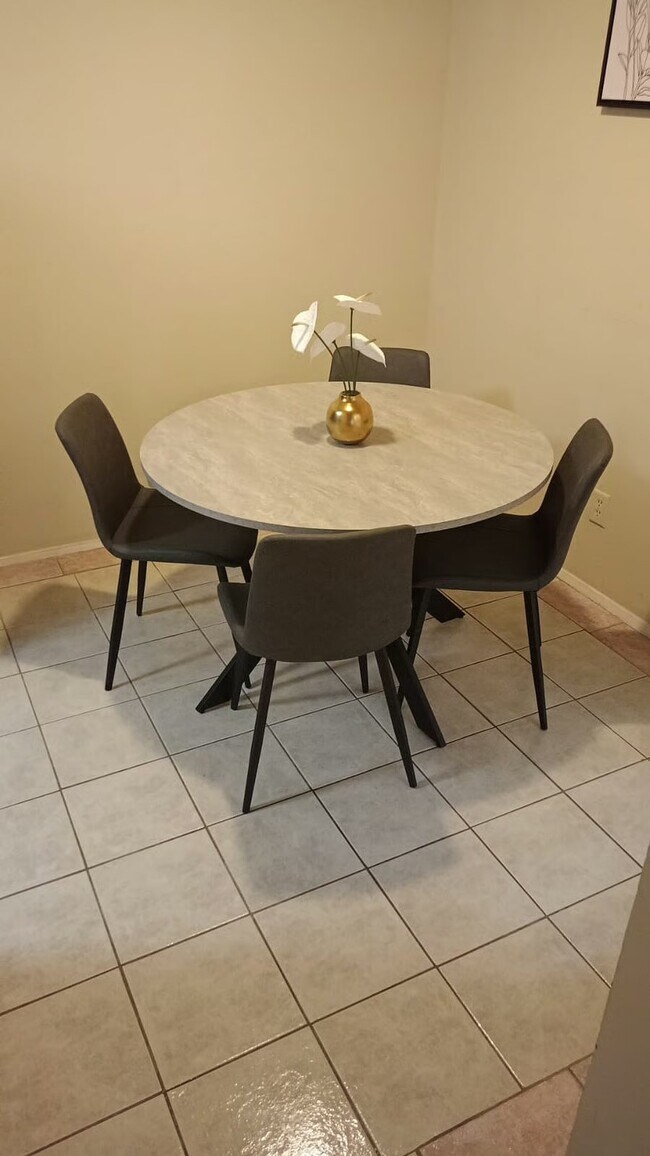 Building Photo - 3300 Pebblebrook Dr