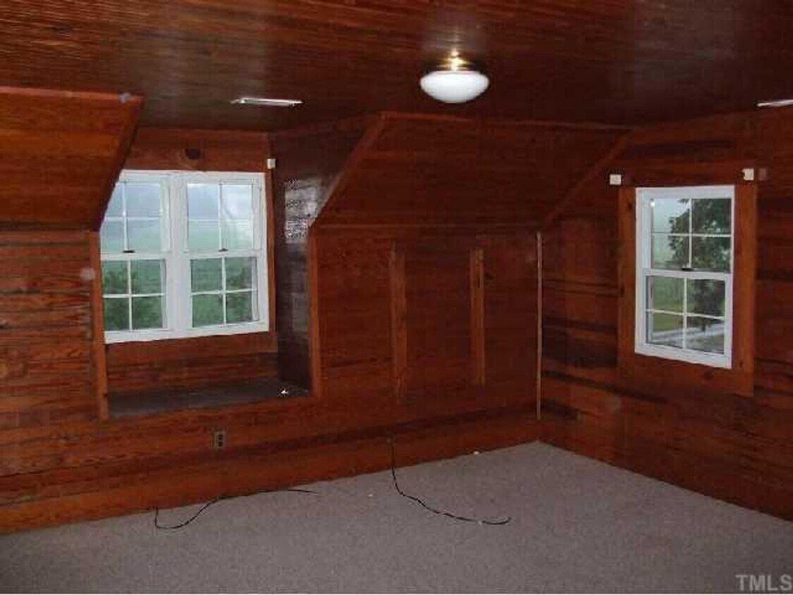 Building Photo - Farm House for the country lover on 9 acres