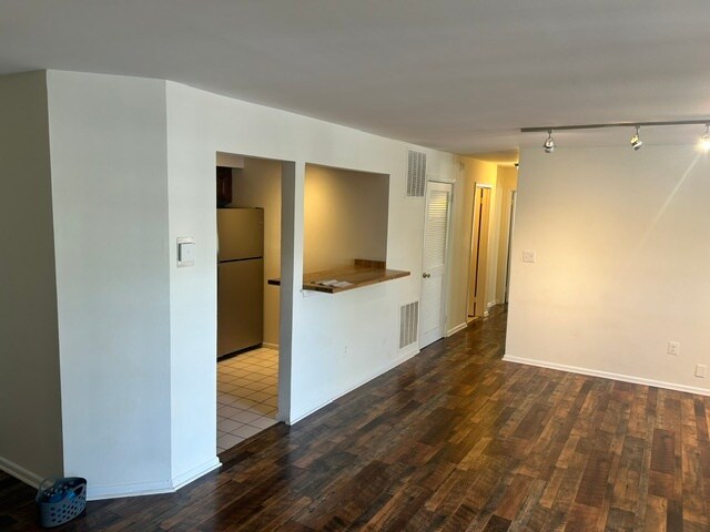 Building Photo - 106 Lassen Ct