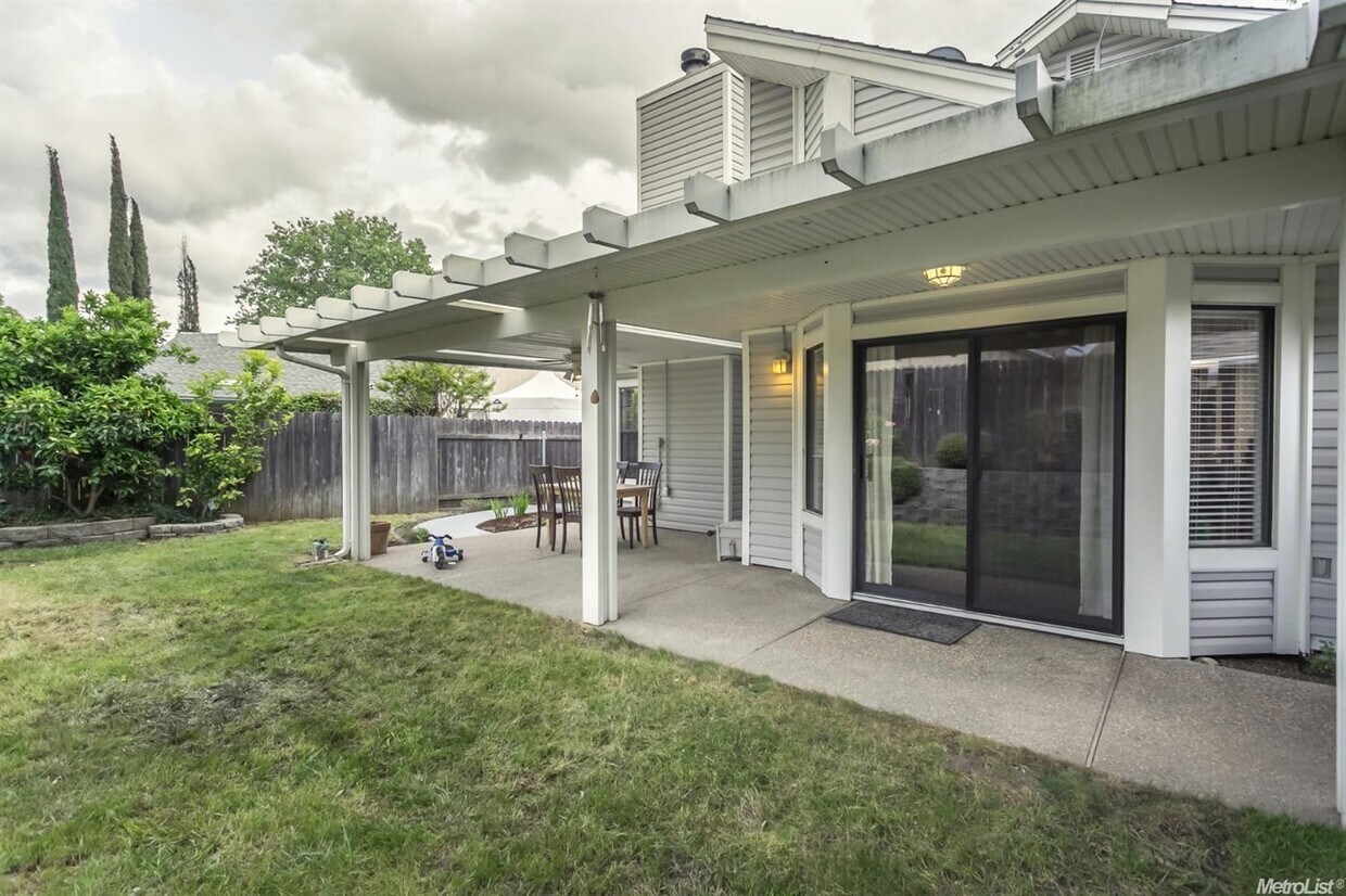 Foto del edificio - 644 Springfield Cir