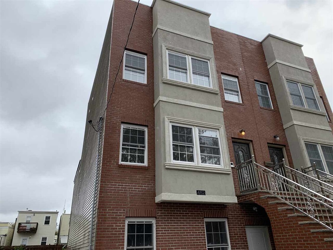 452 Mallory Ave, Jersey City, NJ 07304 House Rental in Jersey City