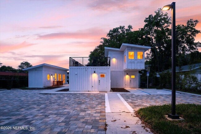 Foto del edificio - 8778 Waterfront Terrace