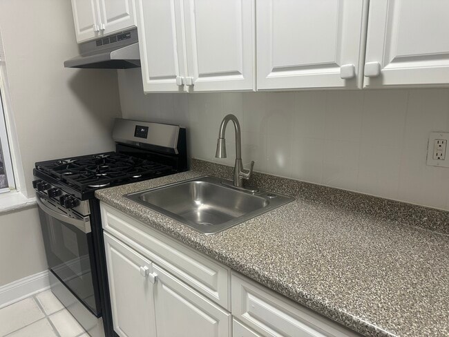 Building Photo - 328 61st St