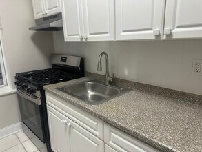 Building Photo - 328 61st St